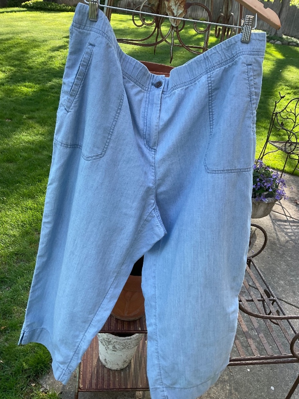 Chicos Blue Capris, size 4 (XL)